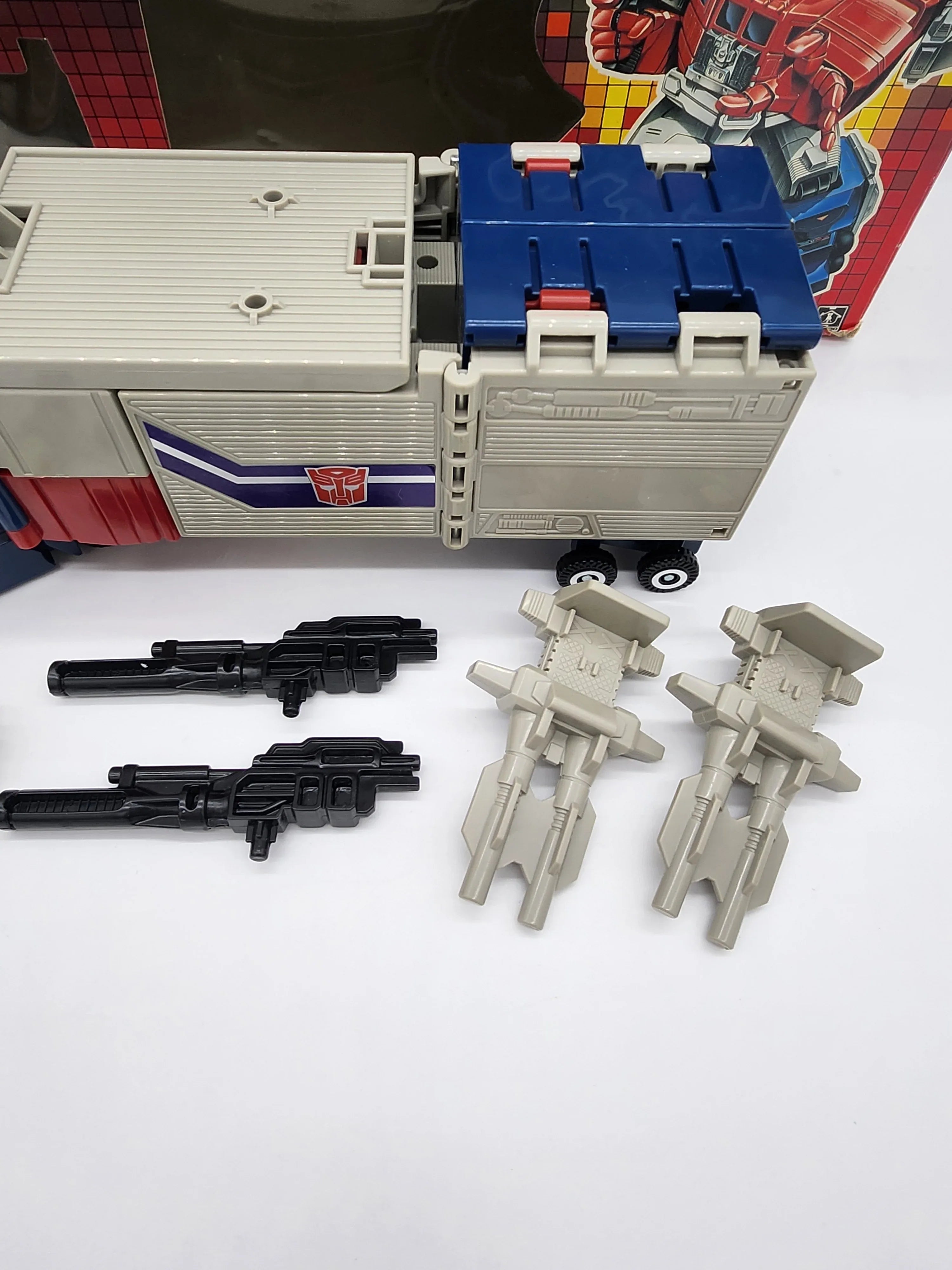 Powermaster Optimus Prime - Kang's Collectibles