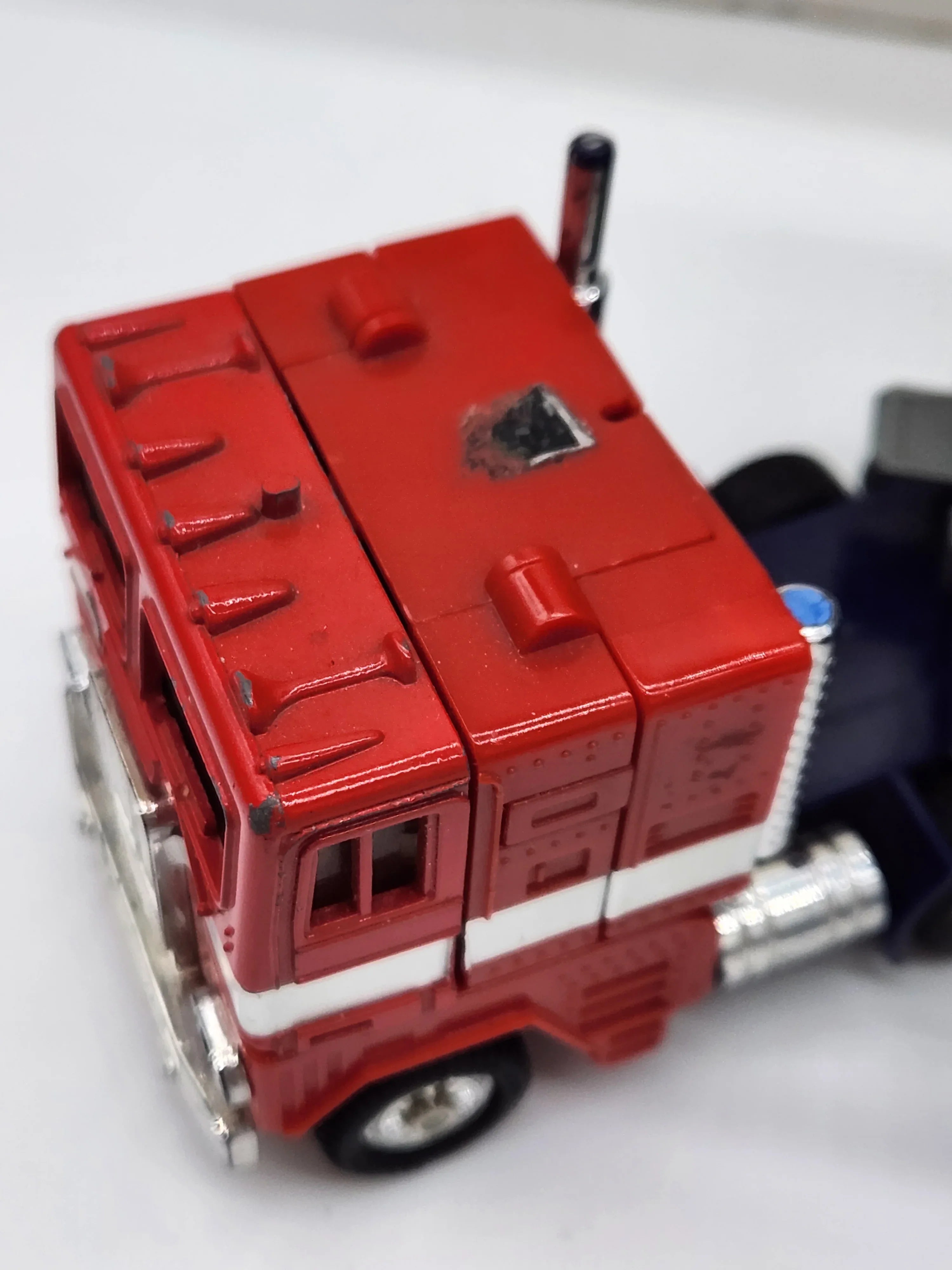 G1 Optimus Prime - w/Error Box - Kang's Collectibles