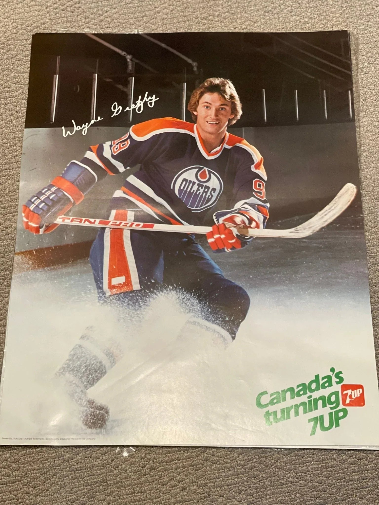 VINTAGE WAYNE GRETZKY Autographed 7-Up Poster - 1980-'81 - Kang's Collectibles